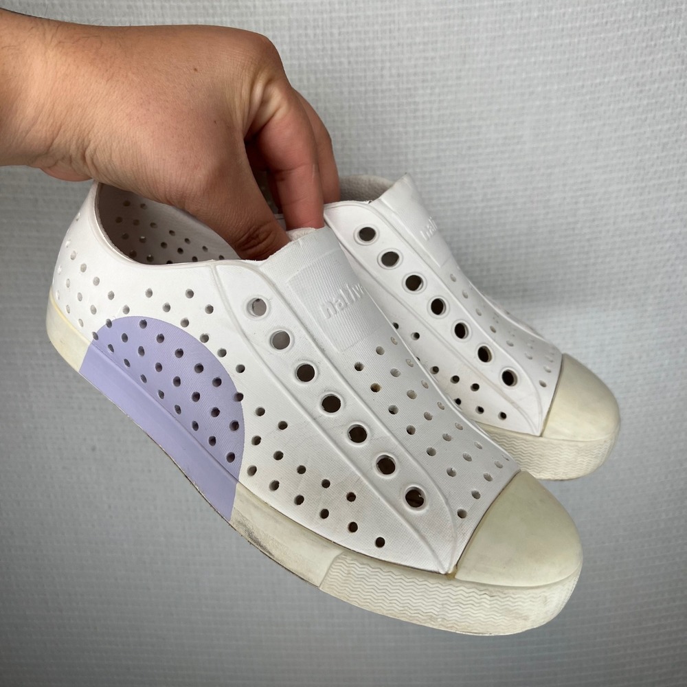 Native Jefferson White Lilac Purple Slip On EVA Water Shoes Sneakers Womens 7 M5